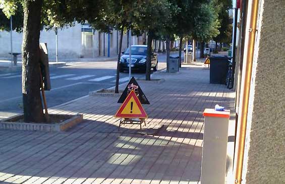 SAN VITO, L’appello all’amministrazione comunale: “Spostate quei cartelli stradali”