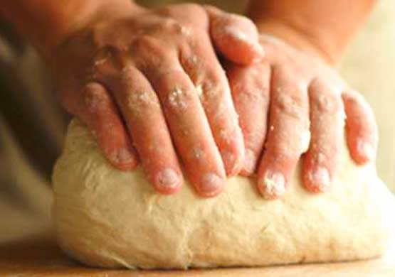 SARRABUS, L’affascinante e antica poesia chiamata preparazione del pane