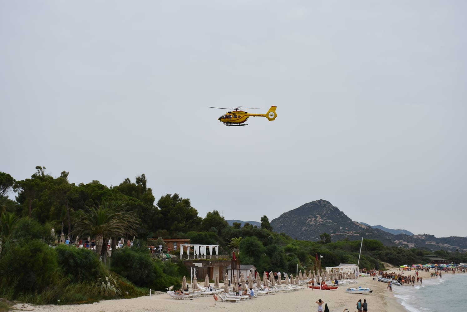 CASTIADAS, Uomo colto da malore in spiaggia, interviene elisoccorso