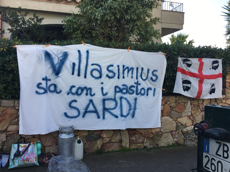 VILLASIMIUS, Protestano i pastori: latte e prodotti caseari alla cittadinanza