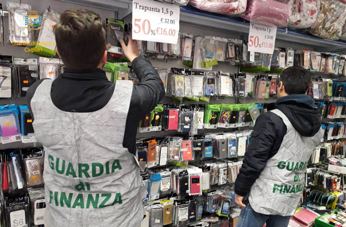 VILLASIMIUS, Pesante multa per un commerciante: vendeva articoli contraffatti