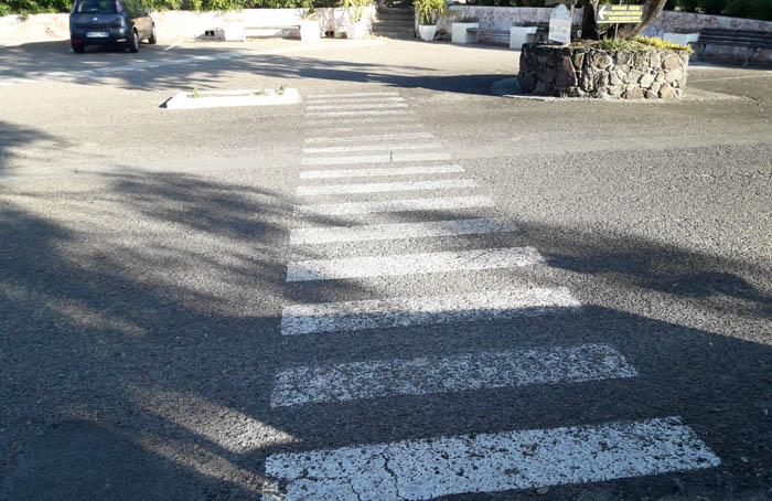 VILLAPUTZU, Traccia le strisce pedonali nel villaggio di Porto Corallo, imprenditore condannato