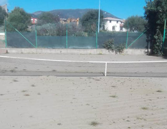 SAN VITO, Campi da tennis comunali in abbandono. Appello al sindaco: “Interventi in tempi rapidi”