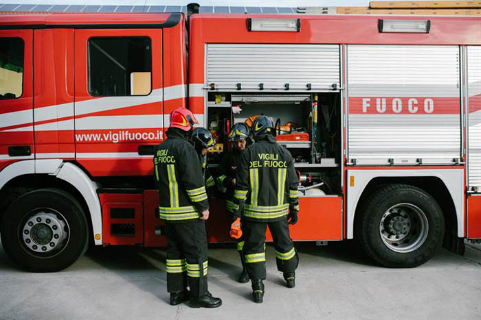 SAN VITO, Prende fuoco il caminetto di un’abitazione, un uomo leggermente ferito