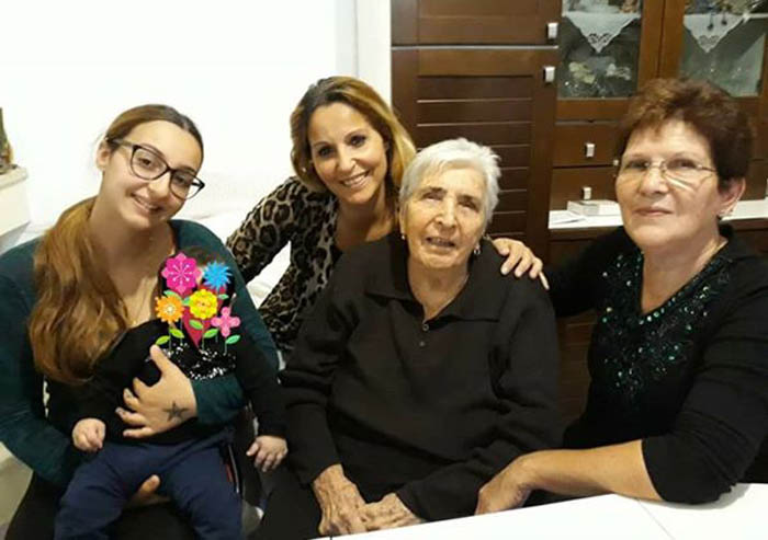 VILLAPUTZU, La piccola Eva e le sue trisnonne, cinque generazioni di donne del paese
