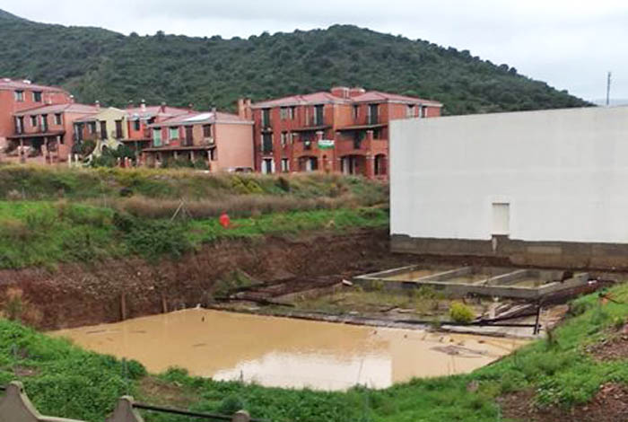 LA LETTERA. Teatro comunale, cantiere infinito e disagi per i residenti