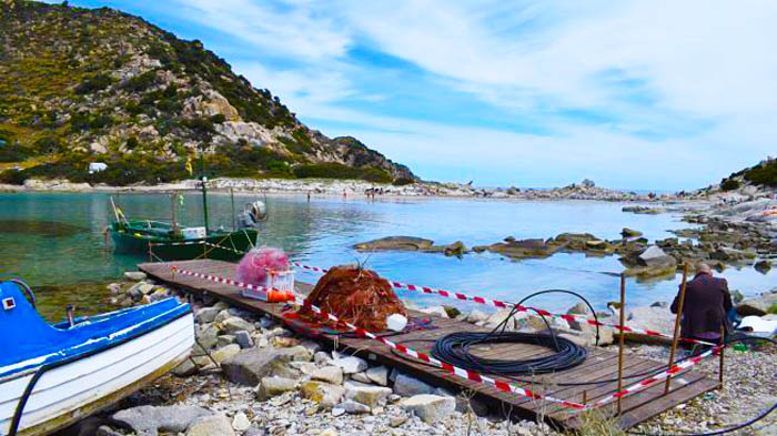 VILLASIMIUS, Sequestrato pontile abusivo a Punta Molentis