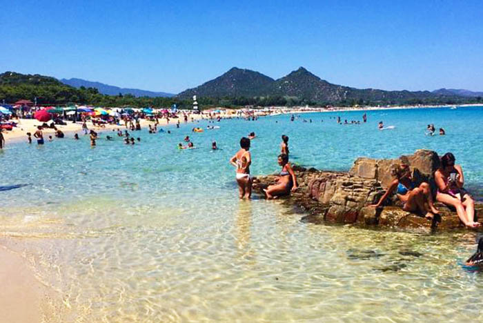 CASTIADAS, Cinque bagnanti in difficoltà salvati a Cala Sinzias