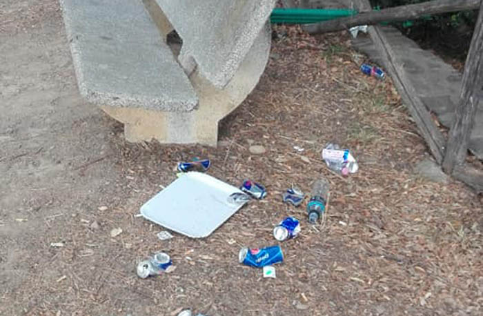 SAN VITO, Maleducati in azione nella piazzetta nei pressi del Flumini Uri
