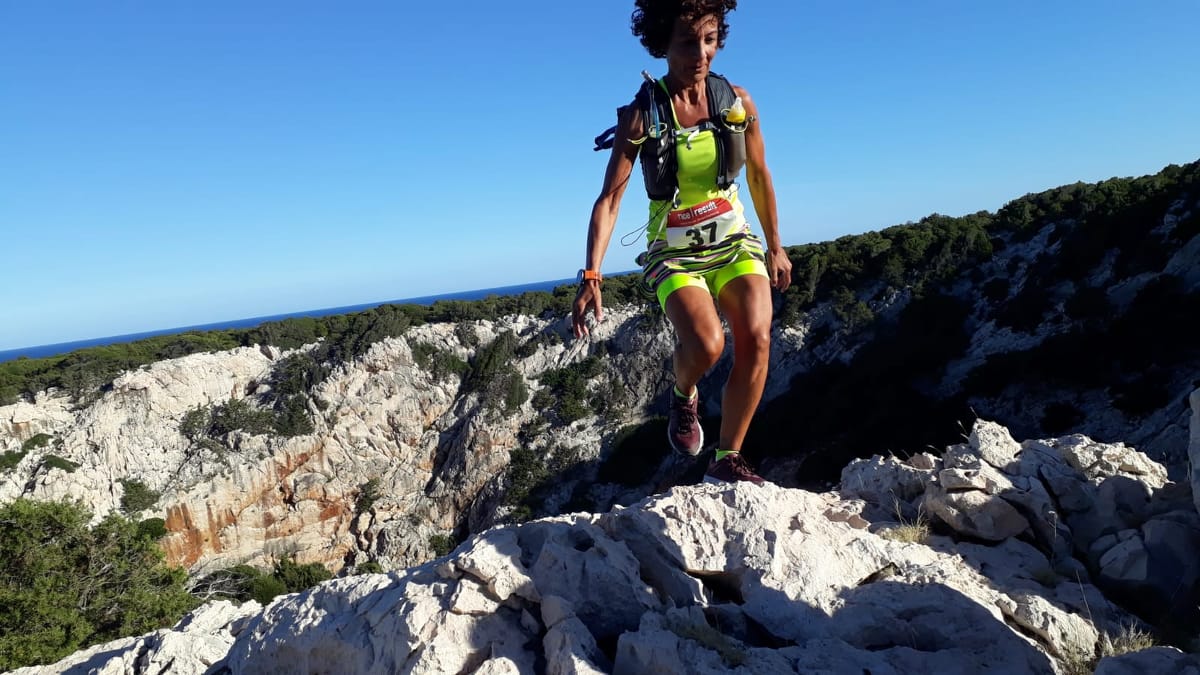 SPORT, Cento chilometri di corsa fra le vette del Supramonte, l’impresa della sarrabese Tamara Loi