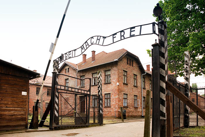 SILIUS, Un bando per permettere ad otto giovani del paese di visitare il lager di Auschwitz