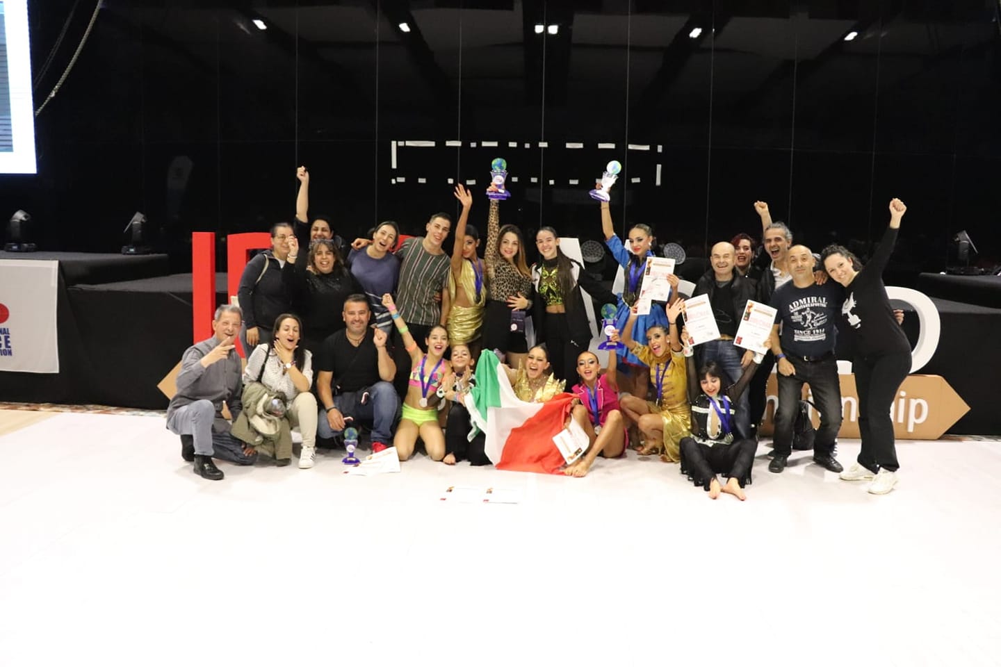 VILLASIMIUS, La scuola di danza Numero Uno Latine Empire seconda ai campionati del mondo a Sarajevo