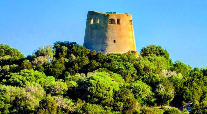 CASTIADAS, Il giallo della Torre di Cala Pira: non è del Comune e non si capisce se sia dello Stato o di un privato