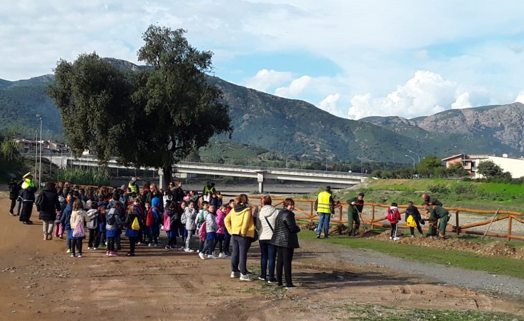 SAN VITO, 120 alunni delle scuole elementari partecipano alla Festa dell’Albero