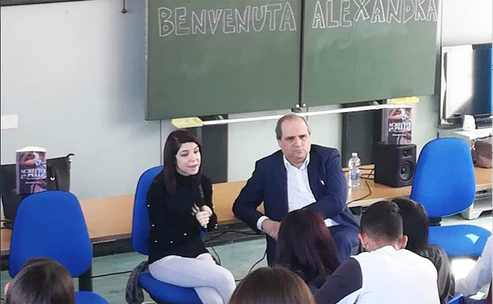 MURAVERA, La scrittrice Alexandra Rose incontra gli studenti dell’Istituto Superiore Einaudi-Bruno