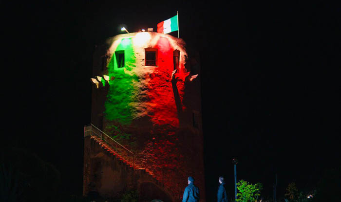 VILLAPUTZU, La torre di Porto Corallo s’illumina di tricolore per il 25 aprile