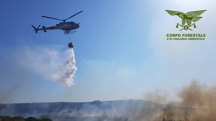 VILLASIMIUS, Fiamme nel territorio comunale, intervengono due elicotteri
