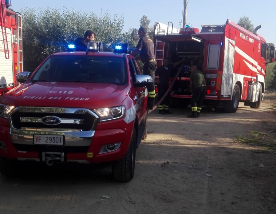 SOLANAS, Fiamme in un canneto a Santa Barbara
