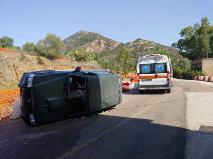 SAN VITO, Auto si ribalta alle porte del paese, ferito 84enne