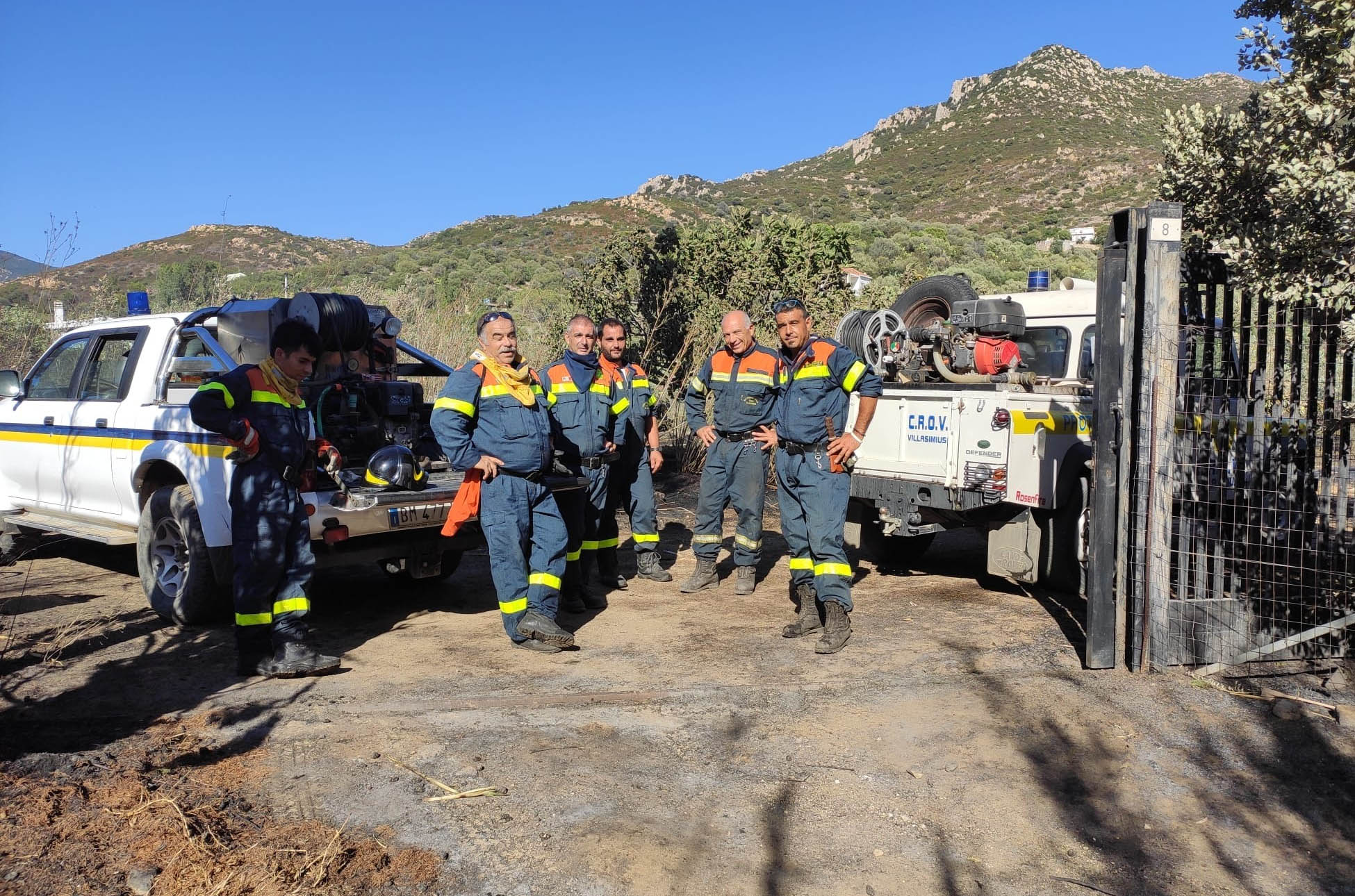 SOLANAS, Paura per un incendio che minaccia le villette