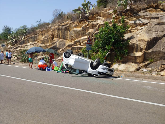 GERREI, Auto si ribalta sulla statale 387, paura per una 50enne le sue due nipotine