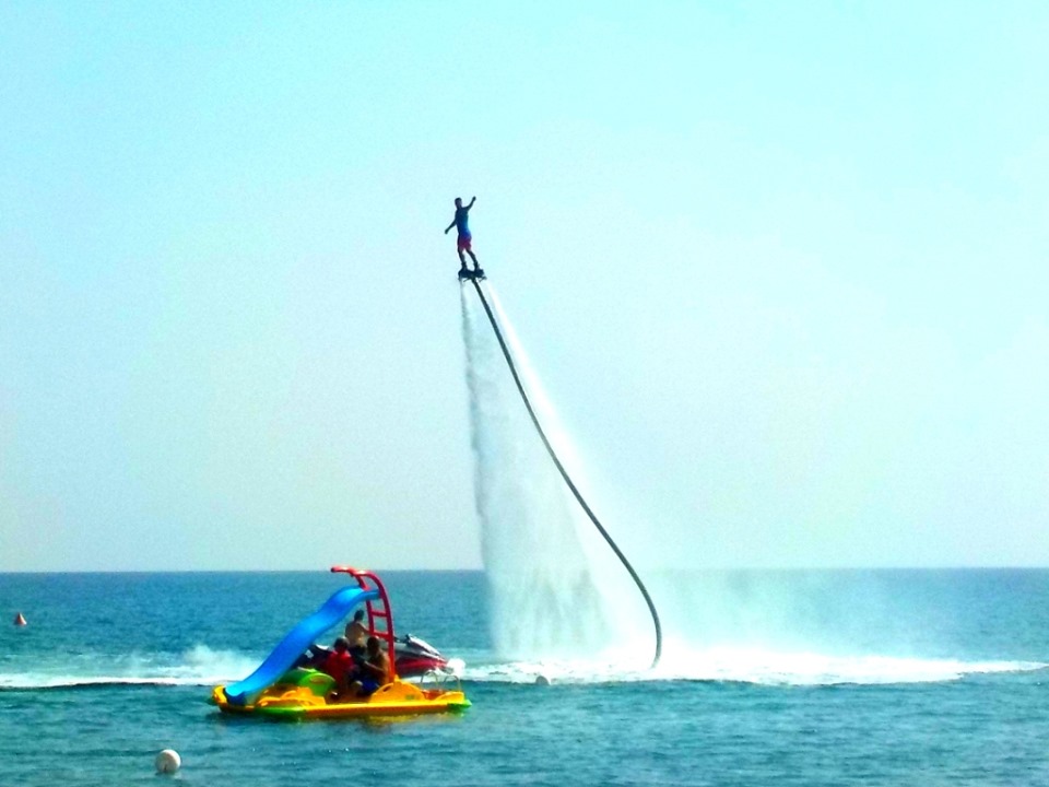 VILLAPUTZU, A Porto Tramatzu grande spettacolo con il flyboarding