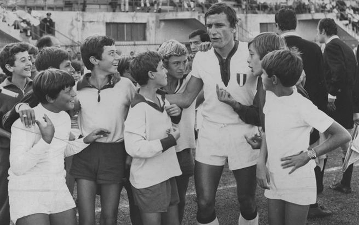 VILLAPUTZU, Stasera la presentazione di un libro su Gigi Riva in piazza Marconi