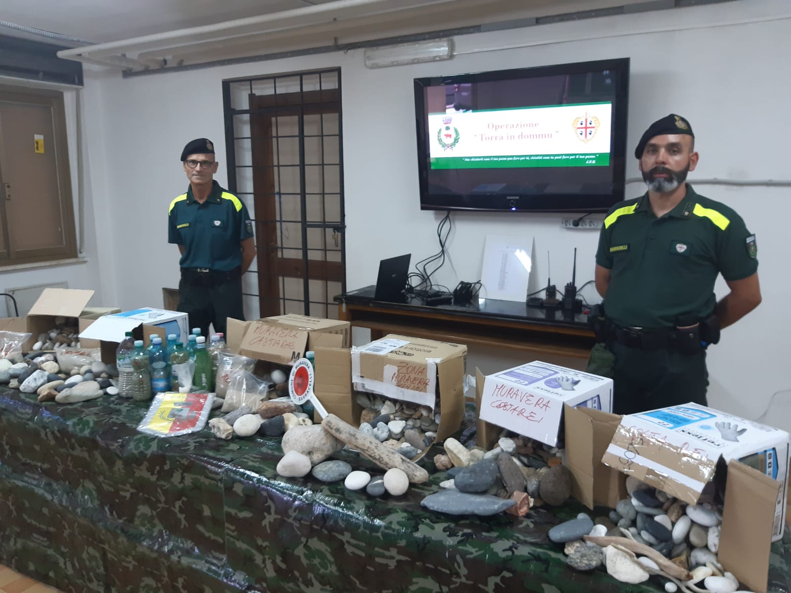 SARRABUS, Sabbia e ciottoli “rubati” riportati nelle spiagge dai barracelli di Muravera
