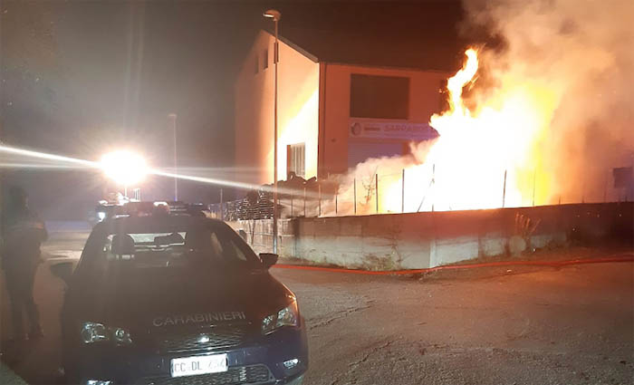 MURAVERA, Incendio in un deposito di pneumatici