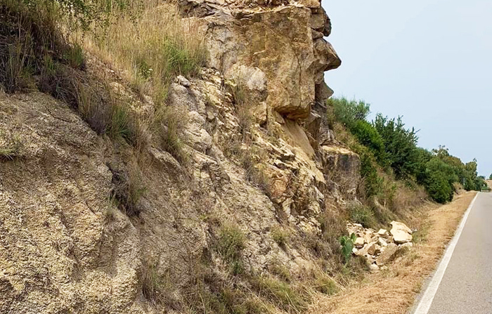 CASTIADAS, Costone pericolante sulla strada provinciale 18, lavori dal 10 al 12 maggio