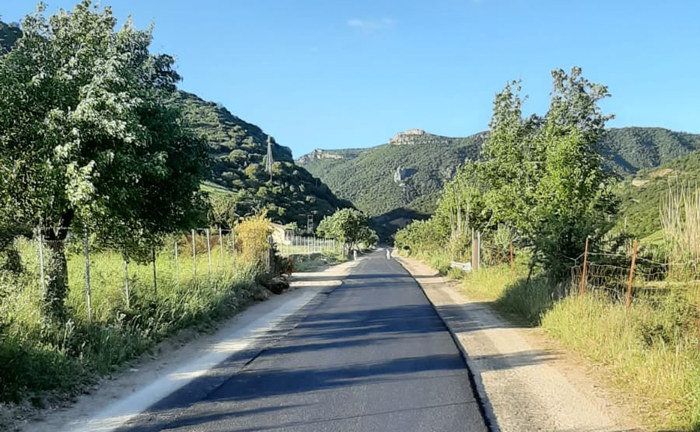 ESCALAPLANO, Asfaltata la strada per le piscine fluviali a “Is Clamoris”