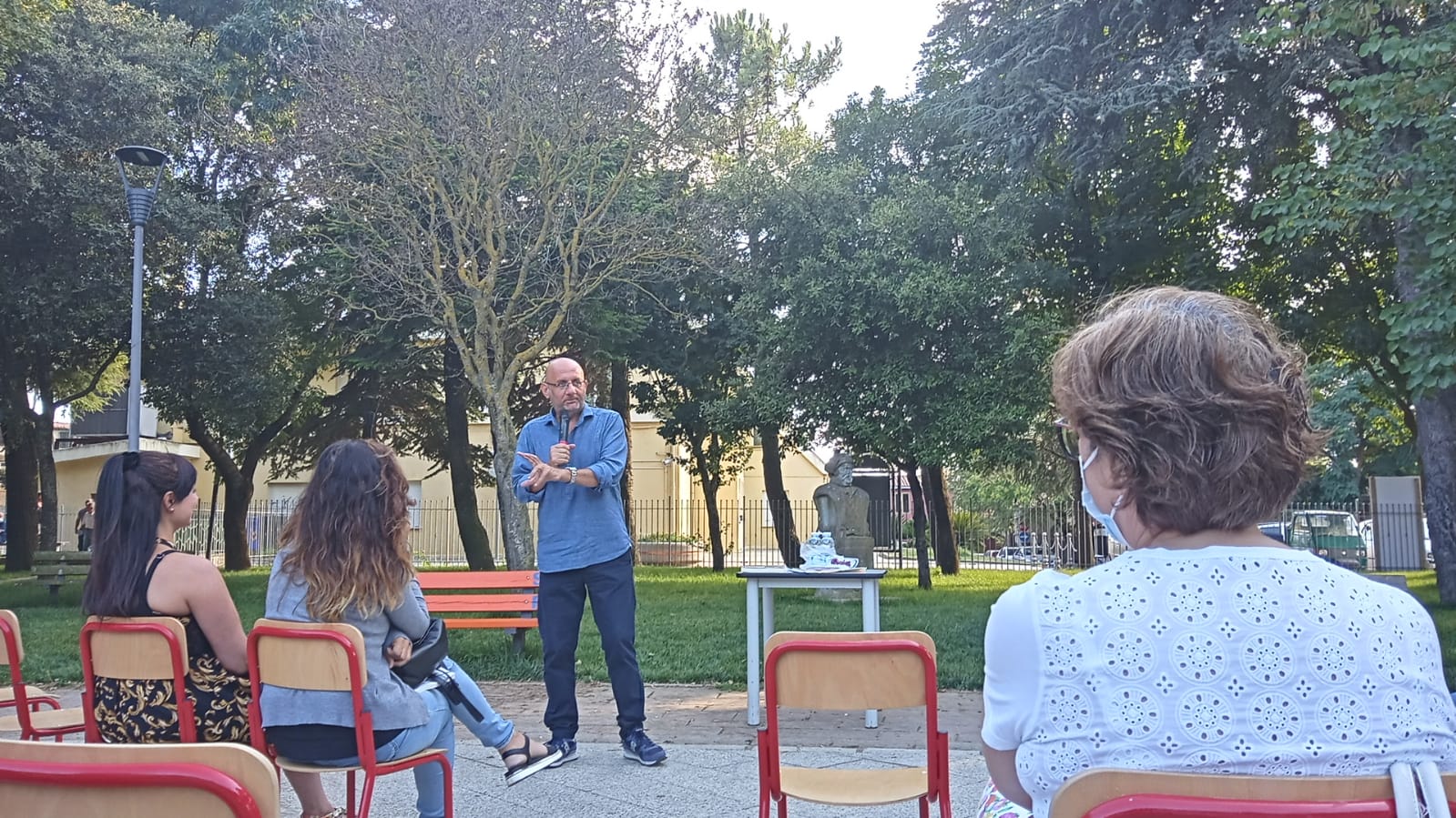 BURCEI, Approda anche in paese l’educatore e scrittore Lorenzo Braina
