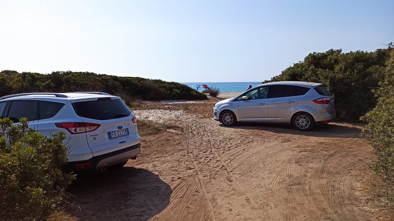 MURAVERA, Un lettore segnala: “Sosta selvaggia sulla spiaggia di Tziu Franciscu”
