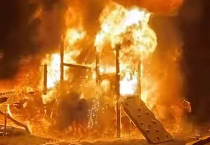 VILLAPUTZU, Un incendio divora il parco giochi di Santa Maria, “E’ stata una bravata”