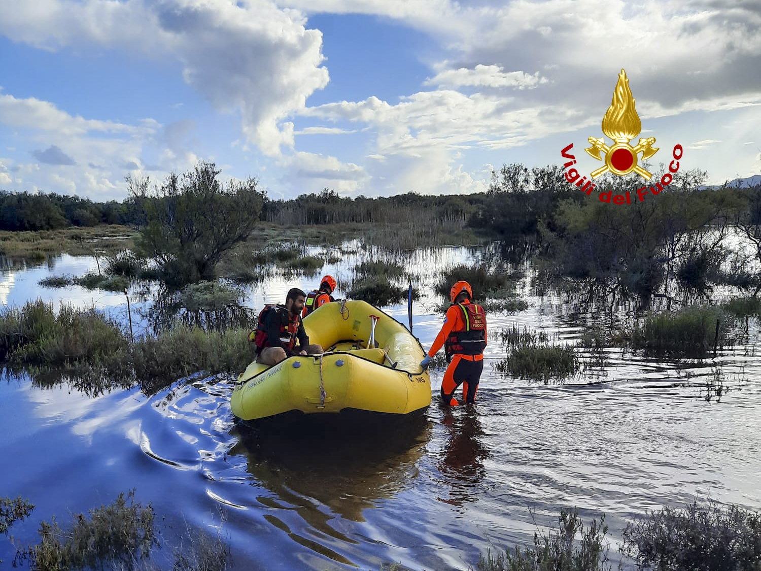 VILLAPUTZU, Gregge isolato dall’acqua a Porto Corallo salvato dai Vigili del Fuoco