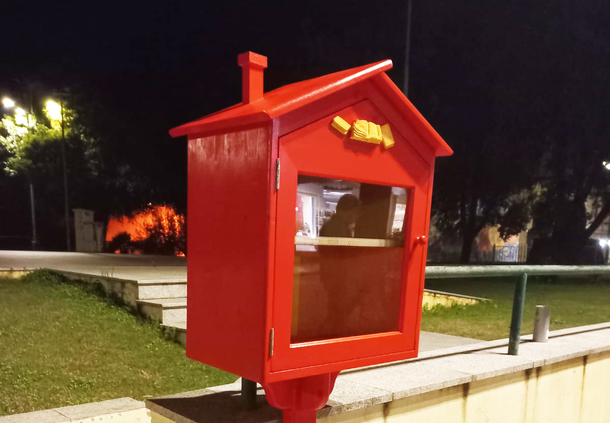 MURAVERA, Un cassetta rossa per lo scambio dei libri per dire “no” al vandalismo