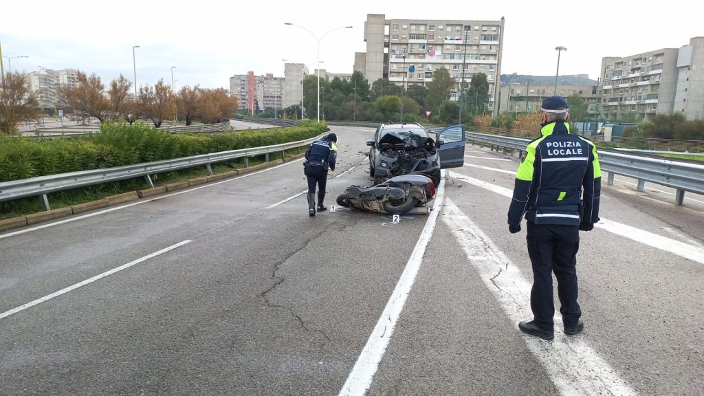 CAGLIARI, Tragico schianto in via Salvatore Ferrara, muore un 57enne