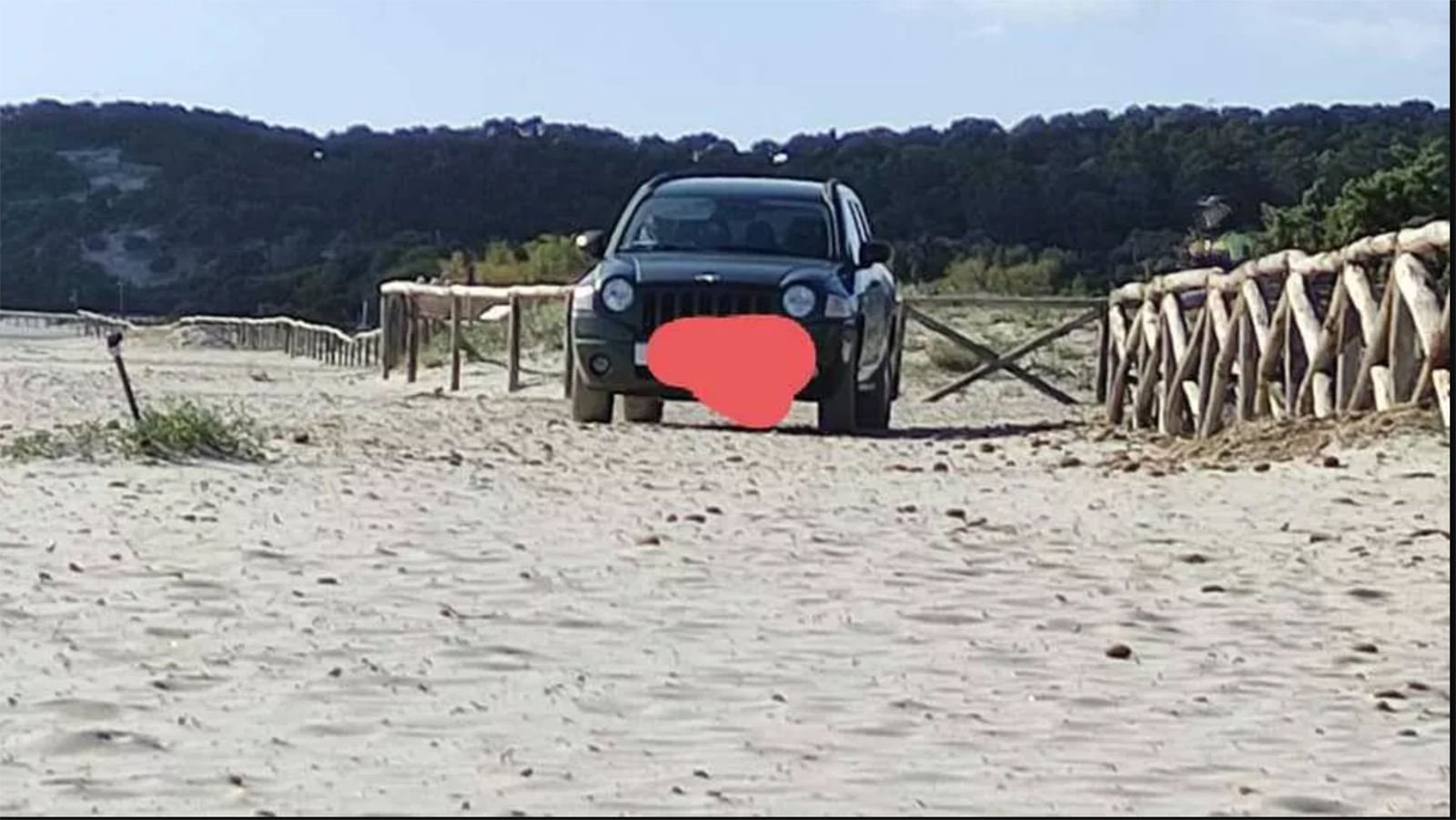 VILLASIMIUS, Multato perché parcheggia Suv sulla spiaggia fa ricorso: “Non c’erano cartelli di divieto”