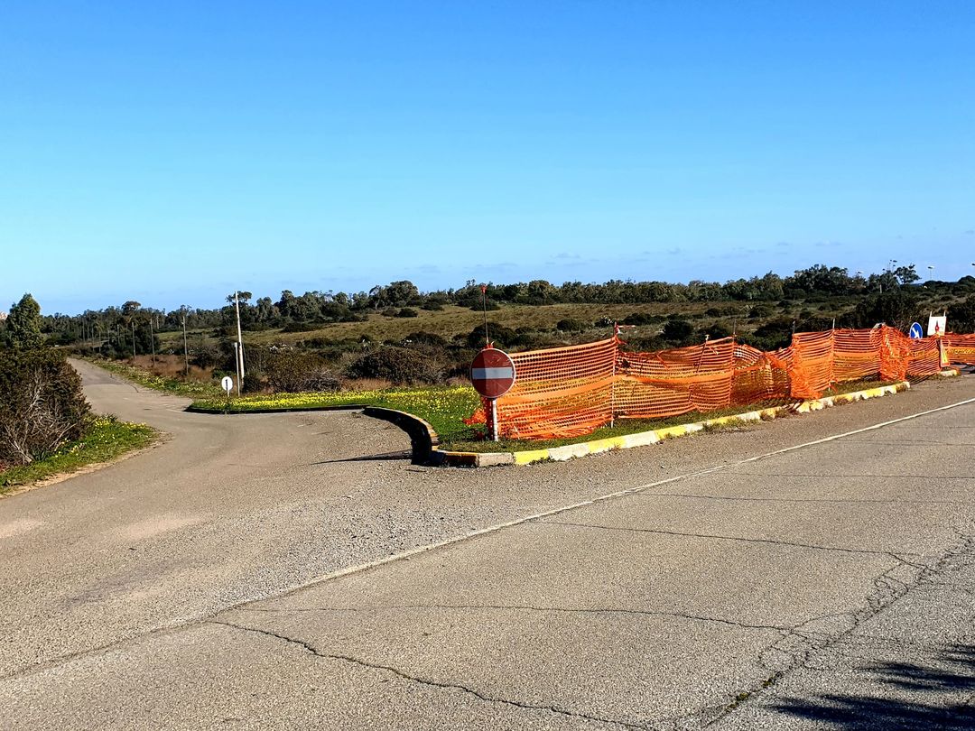 VILLAPUTZU, Viabilità a Porto Corallo, lavori fermi da quasi due mesi