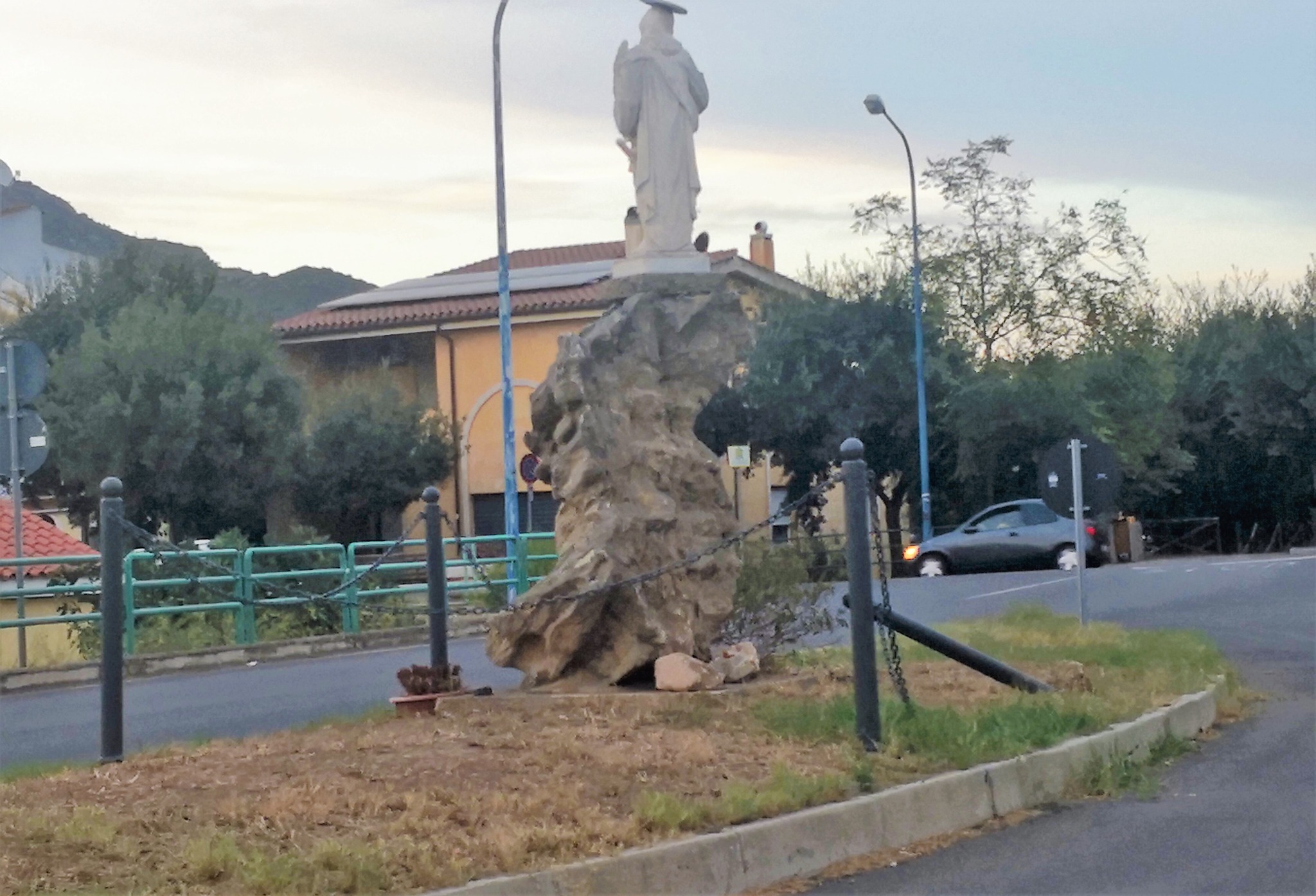 SAN VITO, Danneggiati i monumenti ai Caduti e a San Vito