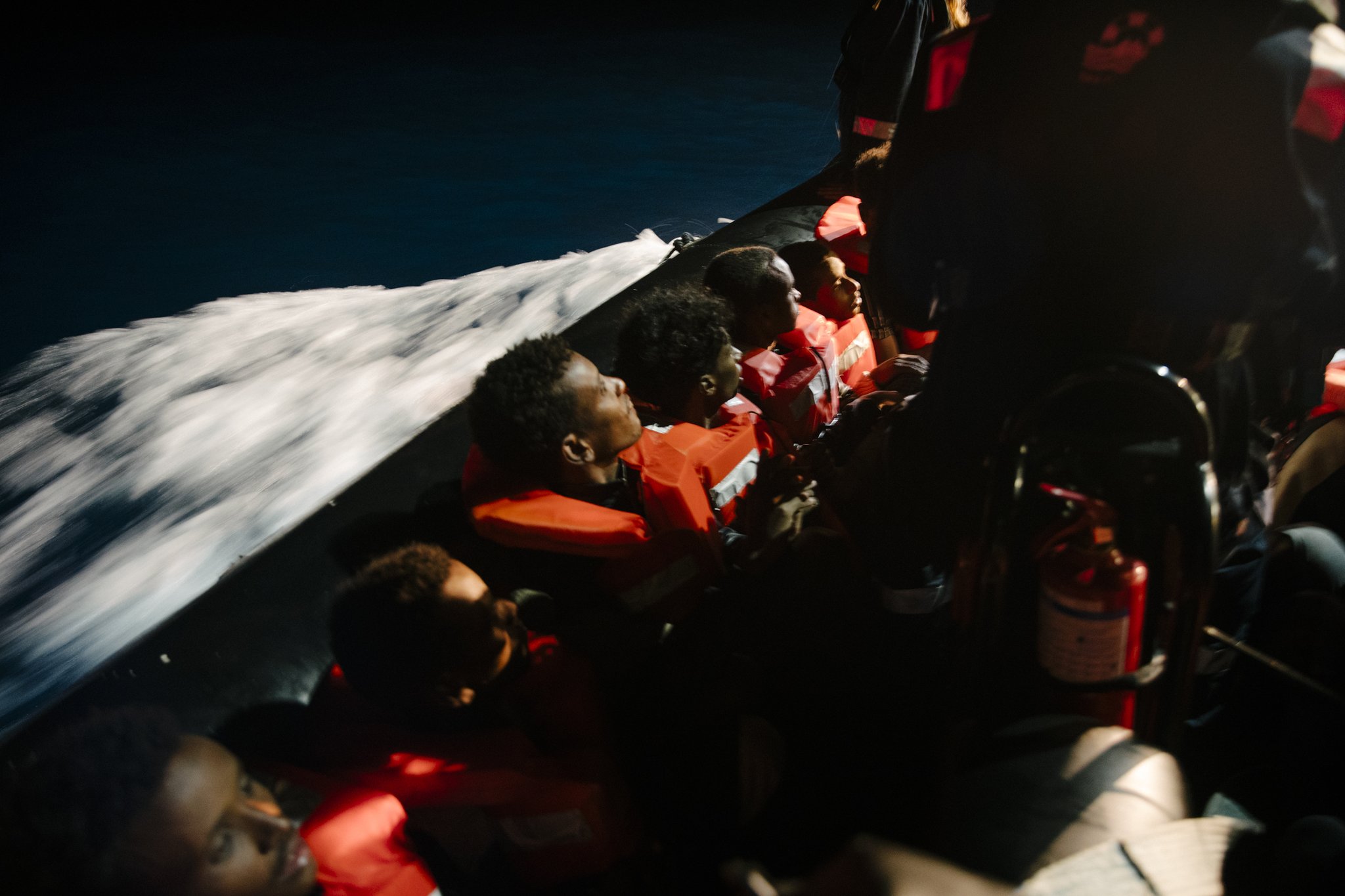 VILLASIMIUS, 6 migranti sbarcano sulle spiagge del paese, trovati mentre facevano colazione al bar