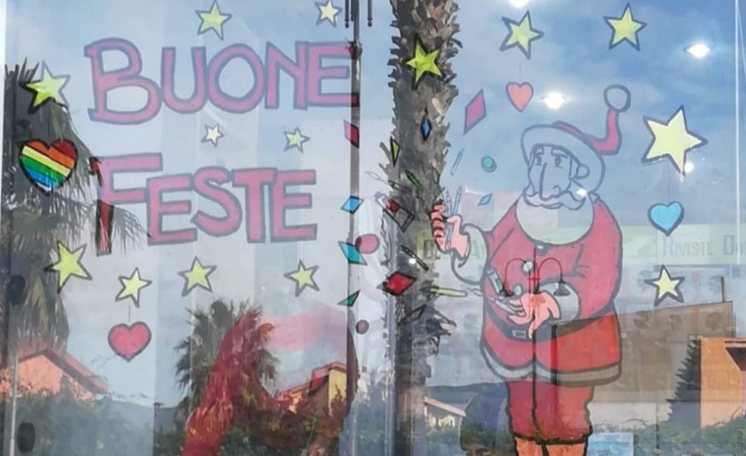 MURAVERA, Vetrine a tema natalizio, mercatini e feste, il paese dice addio agli anni delle chiusure