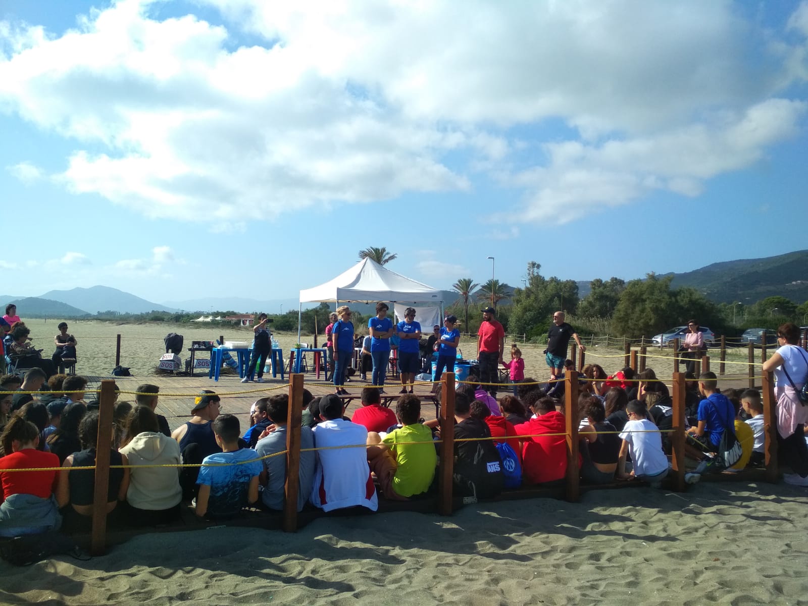 MURAVERA, I volontari e gli studenti dell’Einaudi per pulire la spiaggia di San Giovanni