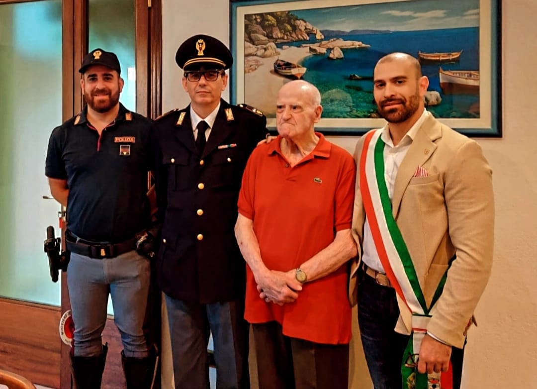 MURAVERA, Il paese festeggia i 100 anni di Antonio Pilia