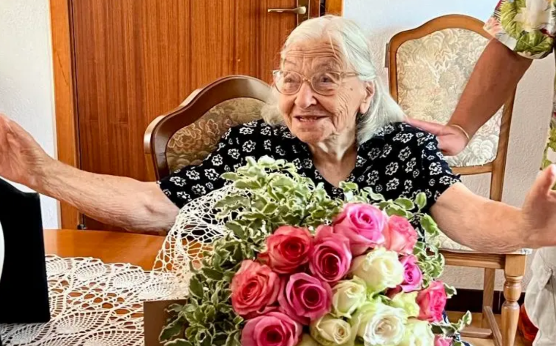 VILLASIMIUS, Il paese in festa per il 102 anni di tzia Bonuccia Longoni