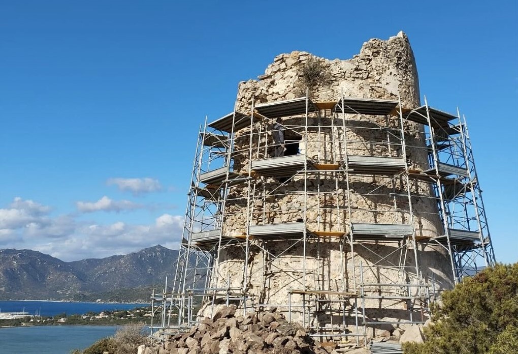VILLASIMIUS, Procedono i lavori di ripristino della torre di Porto Giunco