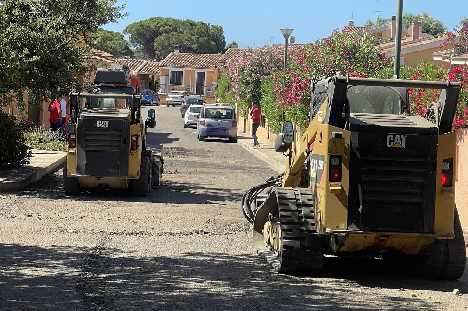 VILLAPUTZU, Iniziati i lavori di bitumazione delle strade principali del villaggio di Porto Corallo