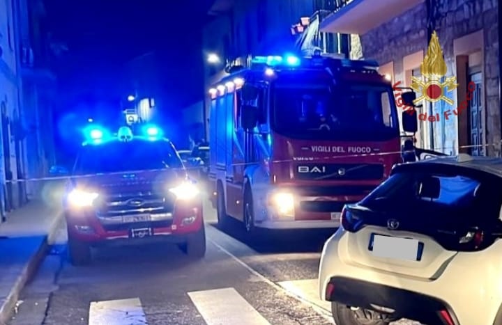 ESCALAPLANO, Tragedia nella notte, auto contro un muro in corso Sardegna, due morti