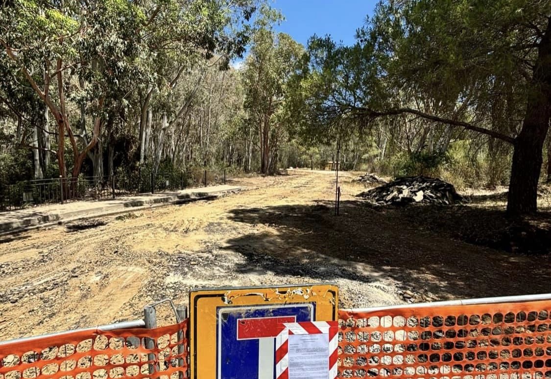 CASTIADAS, Parco Urbano di Olia Speciosa, viabilità riqualificata  con utilizzo di calcestruzzo colorato