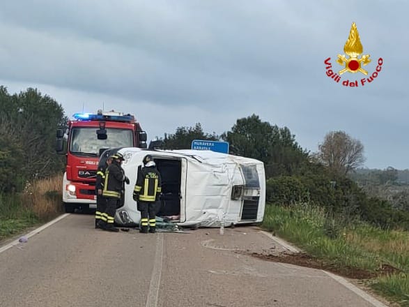 MURAVERA, Scontro sulla statale125, camper ribaltato, cinque feriti